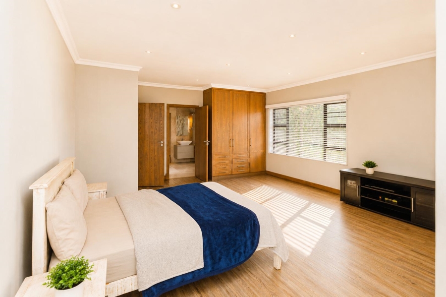 6 Bedroom Property for Sale in Birdwood Estate North West